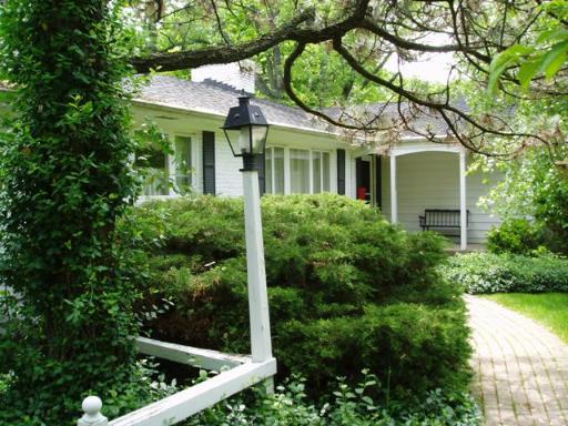 1233 Ridgewood Dr., Northbrook, IL 60062