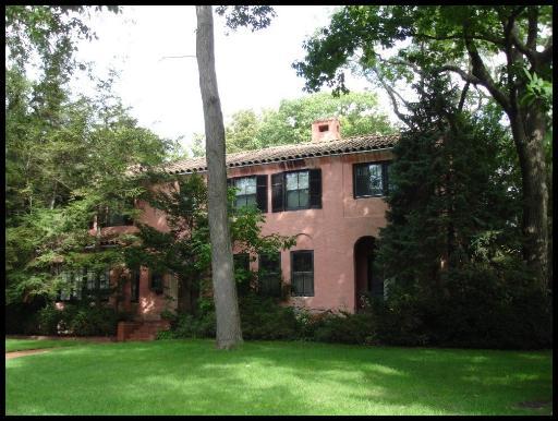 1000 Chestnut Ave., Wilmette, IL 60091