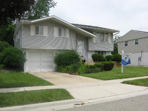 712 Yates Ave., Romeoville, IL 60446