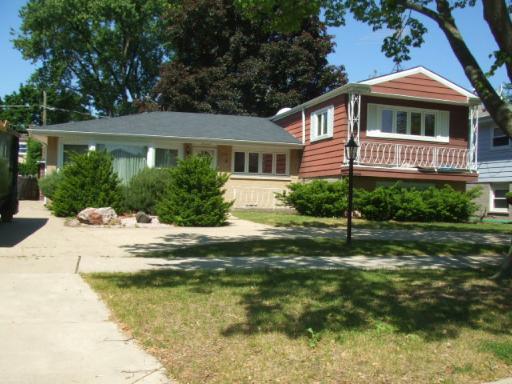 548 4th Ave., Des Plaines, IL 60016