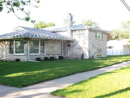 10745 S Laporte Ave., Oak Lawn, IL 60453