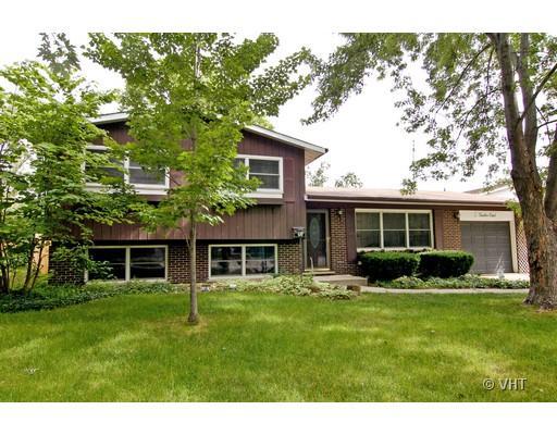 12 E Berkley Dr., Arlington Heights, IL 60004