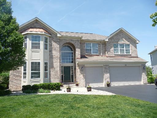 32 Preserve Ct., Lindenhurst, IL 60046