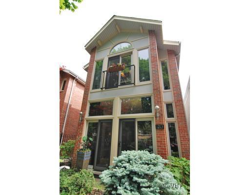 1213 W Roscoe St., Chicago, IL 60657