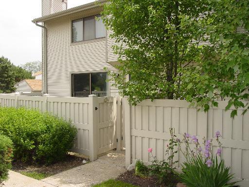 1011 Emerald Dr., Schaumburg, IL 60173