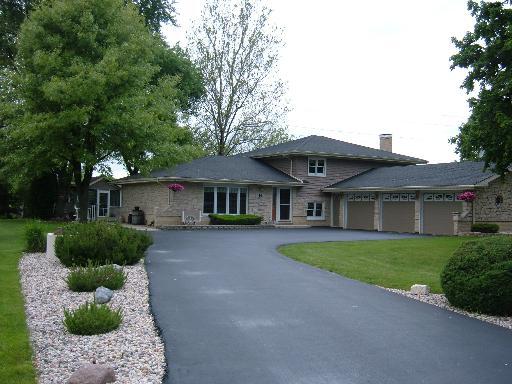 10 Liberty Dr., Lemont, IL 60439