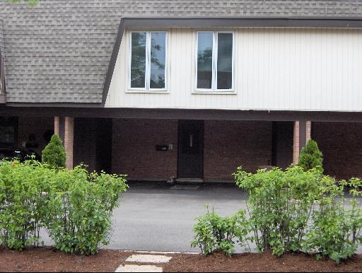 1935 Tanglewood Dr. #C, Glenview, IL 60025