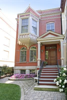 829 W Oakdale Ave., Chicago, IL 60657