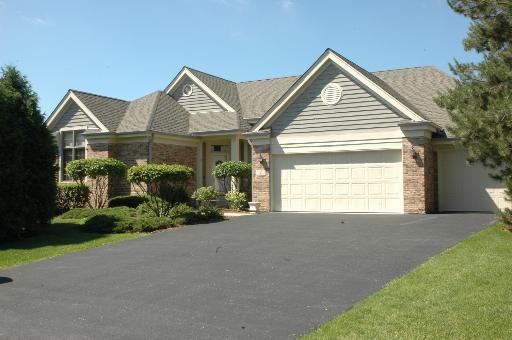 7 Sunvalley Ct., Lake In The Hills, IL 60156