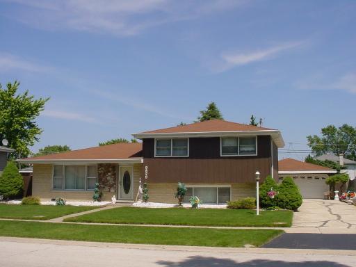 9829 S Meade Ave., Oak Lawn, IL 60453