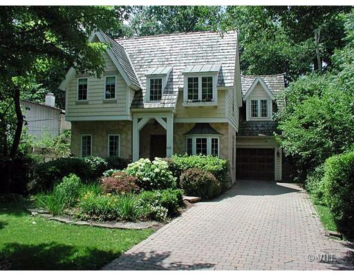 695 Oak St., Glen Ellyn, IL 60137