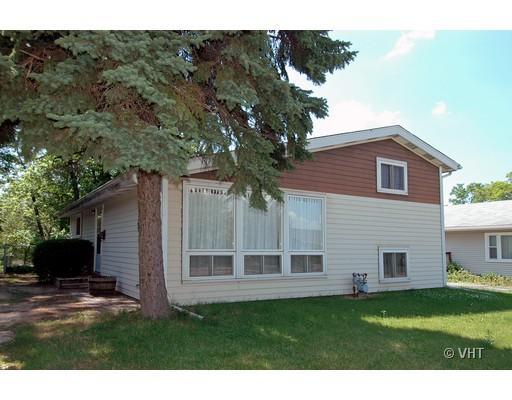 1212 Sacramento Dr., Carpentersville, IL 60110
