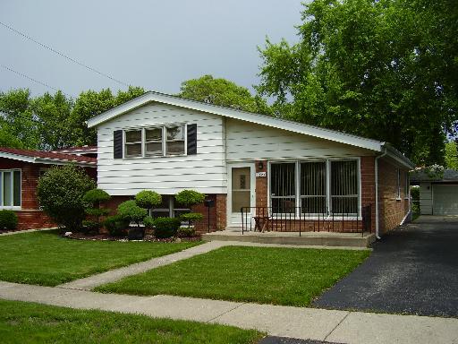 10625 S Lawler Ave., Oak Lawn, IL 60453