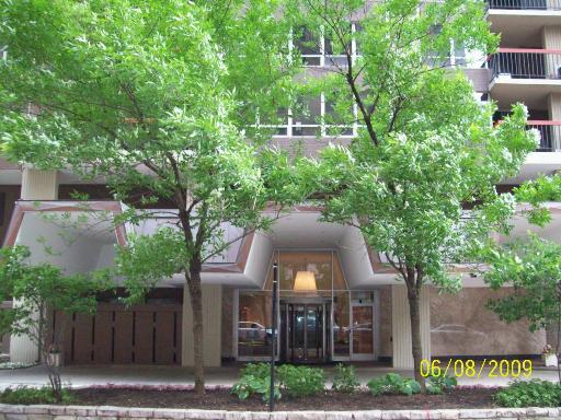 201 E Chestnut St. #9E, Chicago, IL 60611