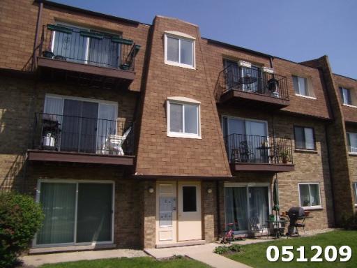 9427 Bay Colony Dr. #1N, Des Plaines, IL 60016