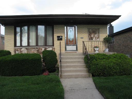 605 Escanaba Ave., Calumet City, IL 60409