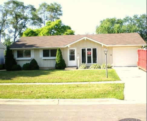 813 Surrey Dr., Streamwood, IL 60107