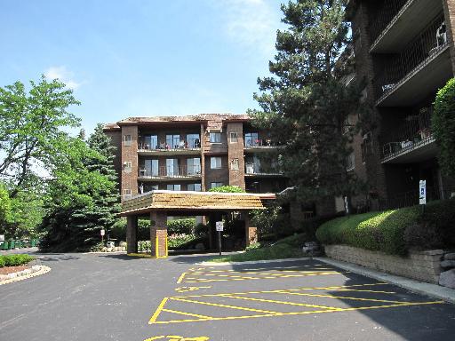 101 Old Oak Dr. #220, Buffalo Grove, IL 60089