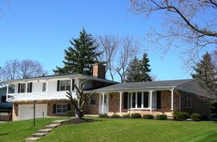 215 Fairmont Dr., Dekalb, IL 60115