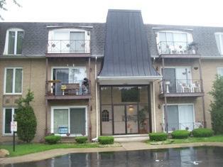 10308 S Circle Dr. #103, Oak Lawn, IL 60453