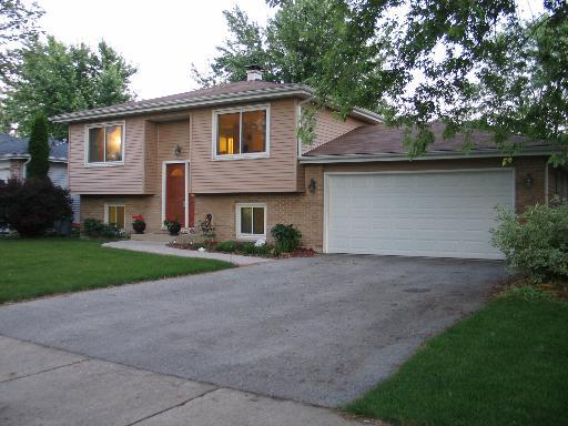 522 Manor Pl., Aurora, IL 60506