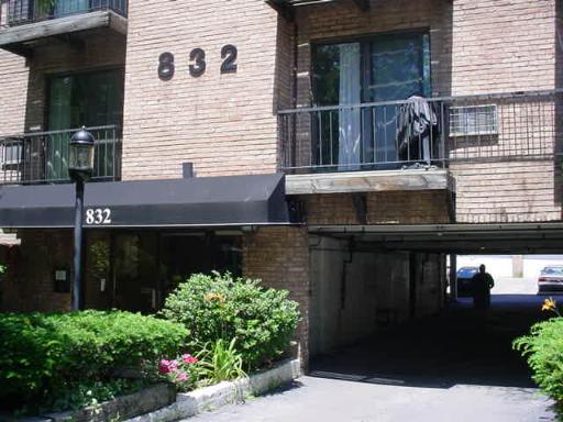 832 W Oakdale Ave. #3E, Chicago, IL 60657