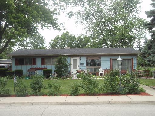 315 Walnut Dr., Streamwood, IL 60107