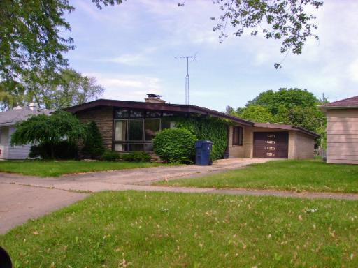 1935 Chestnut St., Waukegan, IL 60087
