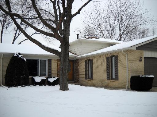 684 Crystal Ct., Schaumburg, IL 60193