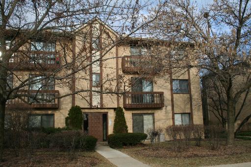 99 Olesen Dr. #2B, Naperville, IL 60540
