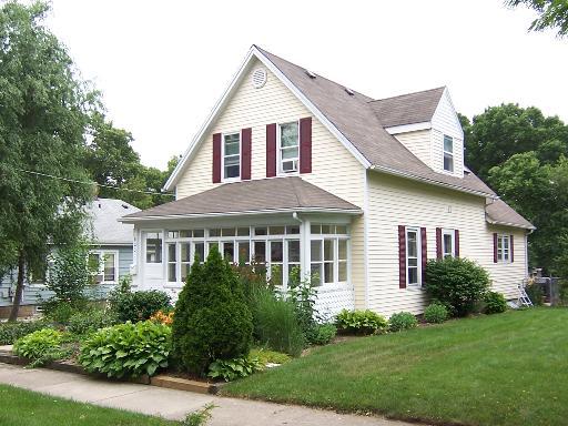 820 Gleason Ave., Aurora, IL 60506