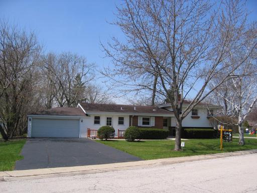 915 Brookside Ln., Deerfield, IL 60015