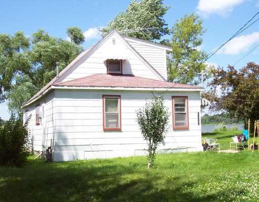 28460 W Park Ave., Wauconda, IL 60084