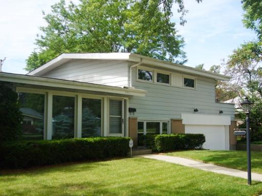 2911 Jerrie Ln., Glenview, IL 60025