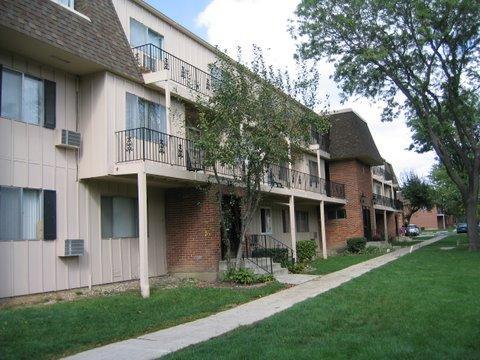 2502 Algonquin Rd. #11, Rolling Meadows, IL 60008
