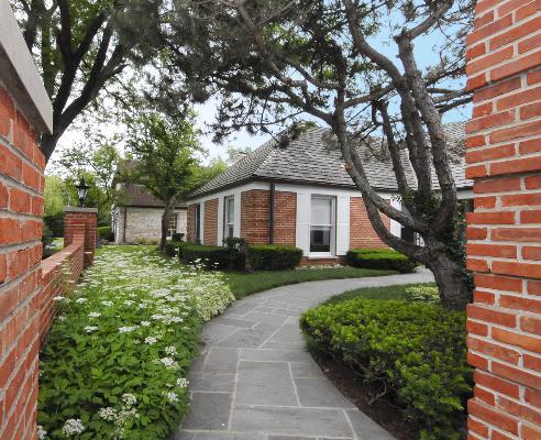 83 Coventry Ln., Northfield, IL 60093