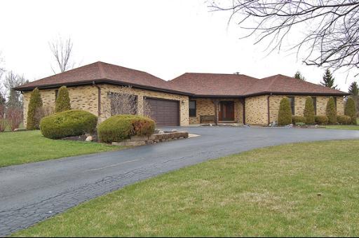 145 Glen Rd., Hawthorn Woods, IL 60047