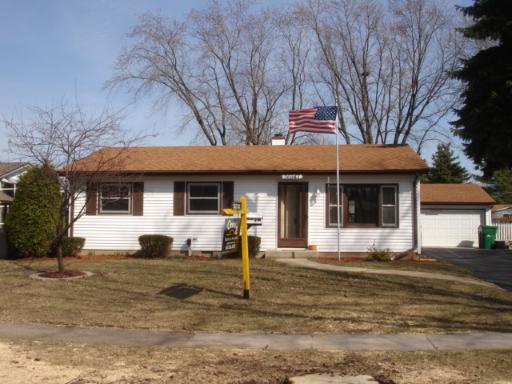 36947 Grandwood Dr., Gurnee, IL 60031