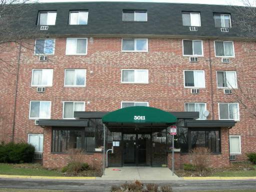 5011 Valley Ln. #101, Streamwood, IL 60107