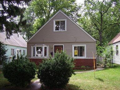 122 Geneva Ave., Bellwood, IL 60104