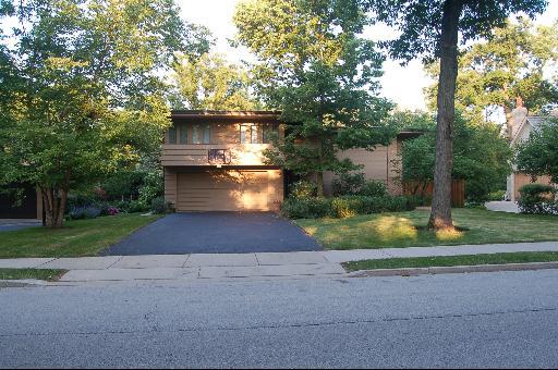 853 Beverly, Deerfield, IL 60015
