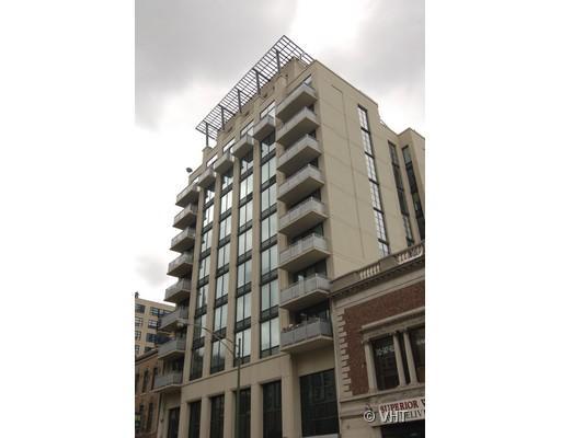 744 N Clark St. #301, Chicago, IL 60654
