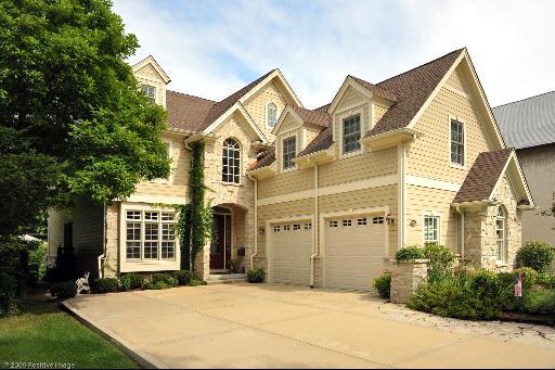 43 N Spring Ave., La Grange, IL 60525