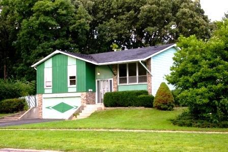 8001 Edgewood Ct., Woodridge, IL 60517