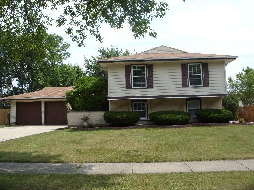 255 Crestwood Ln., Bloomingdale, IL 60108
