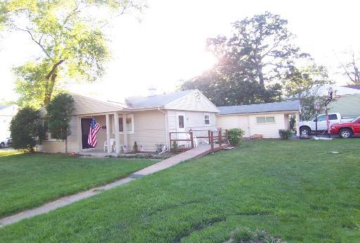 62 Robin Dr., Carpentersville, IL 60110