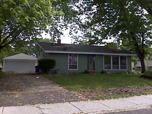 117 Siesta Rd., Carpentersville, IL 60110