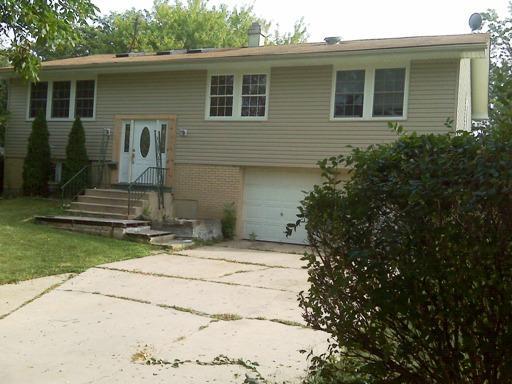 975 Rosedale Ln., Hoffman Estates, IL 60169