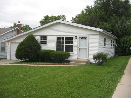 616 Oakwood Ave., Aurora, IL 60506