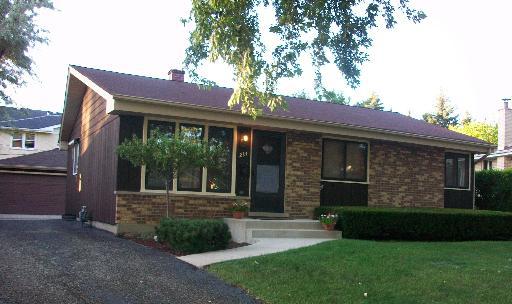 234 Parkview Dr., Addison, IL 60101